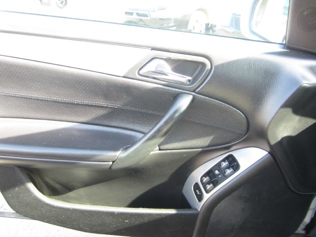 Mercedes-Benz C-Class 2006 photo 2