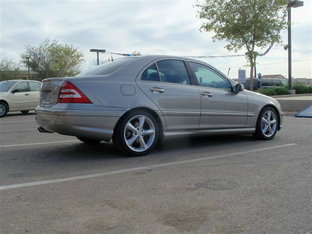 Mercedes-Benz C-Class 2006 photo 2