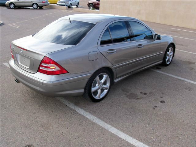 Mercedes-Benz C-Class 2006 photo 23