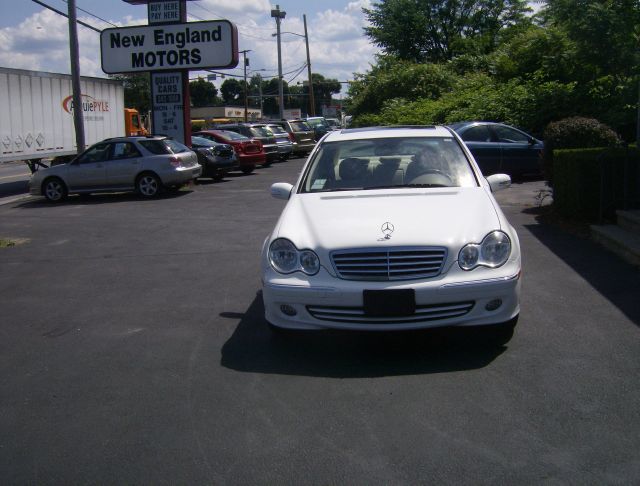 Mercedes-Benz C-Class 2006 photo 2