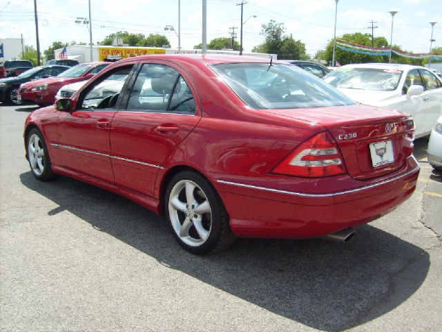 Mercedes-Benz C-Class 2006 photo 2