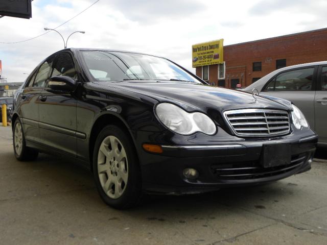 Mercedes-Benz C-Class 2006 photo 2