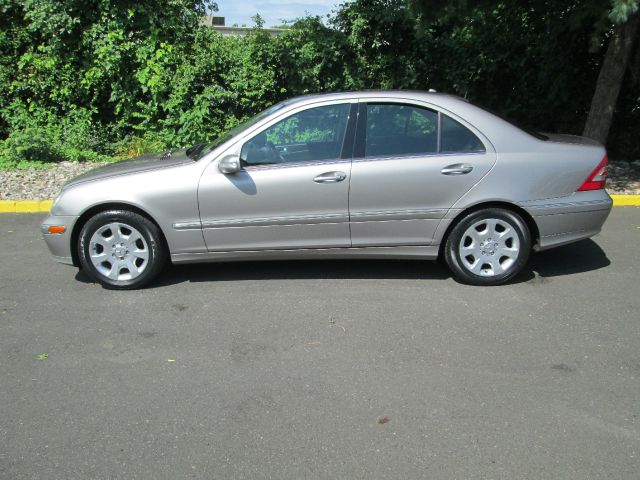 Mercedes-Benz C-Class 2006 photo 2