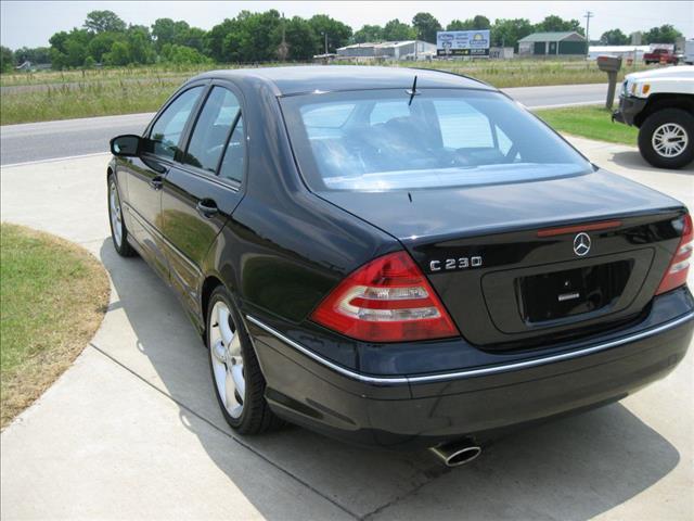 Mercedes-Benz C-Class 2006 photo 2