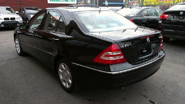 Mercedes-Benz C-Class 2006 photo 3