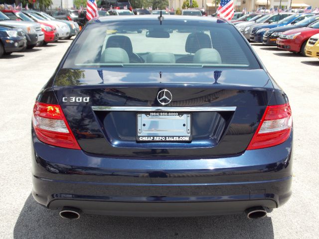 Mercedes-Benz C-Class 2WD Crew Cab 143.5 LTZ Sedan