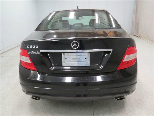 Mercedes-Benz C-Class 2009 photo 17