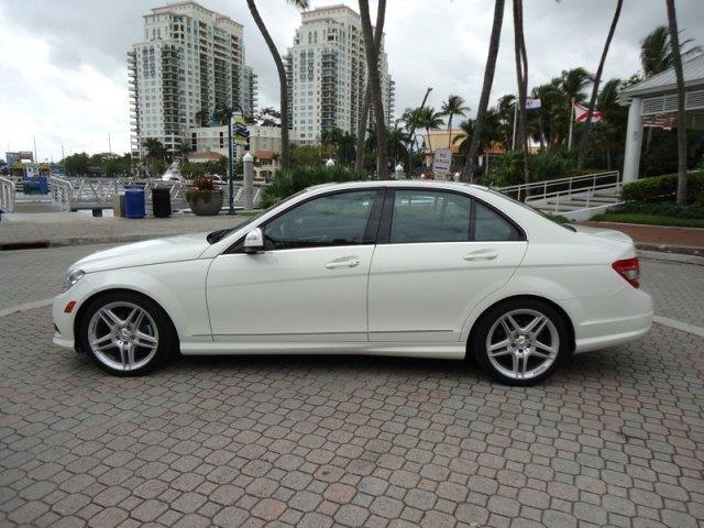 Mercedes-Benz C-Class 2009 photo 2