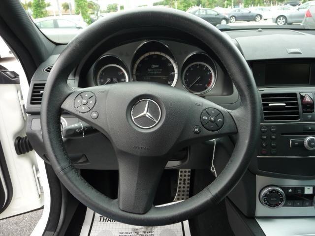 Mercedes-Benz C-Class 2009 photo 11