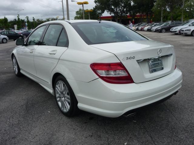 Mercedes-Benz C-Class 2009 photo 9