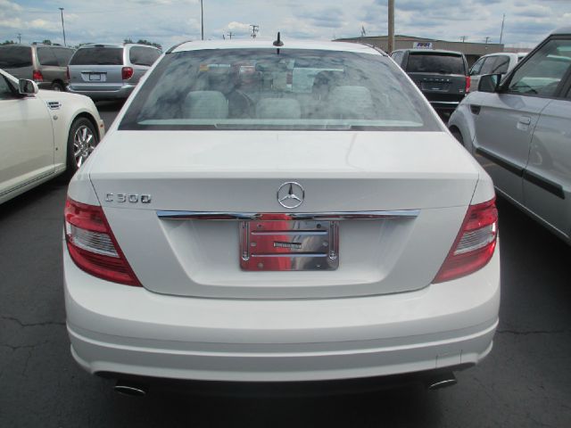 Mercedes-Benz C-Class 2010 photo 2