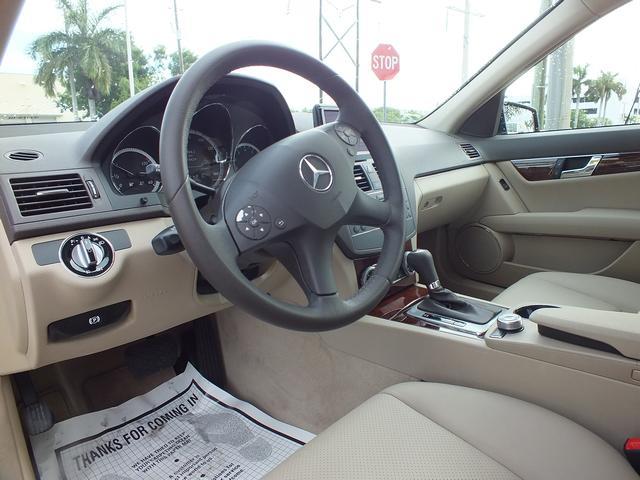 Mercedes-Benz C-Class 2010 photo 24