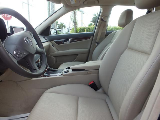 Mercedes-Benz C-Class 2010 photo 25