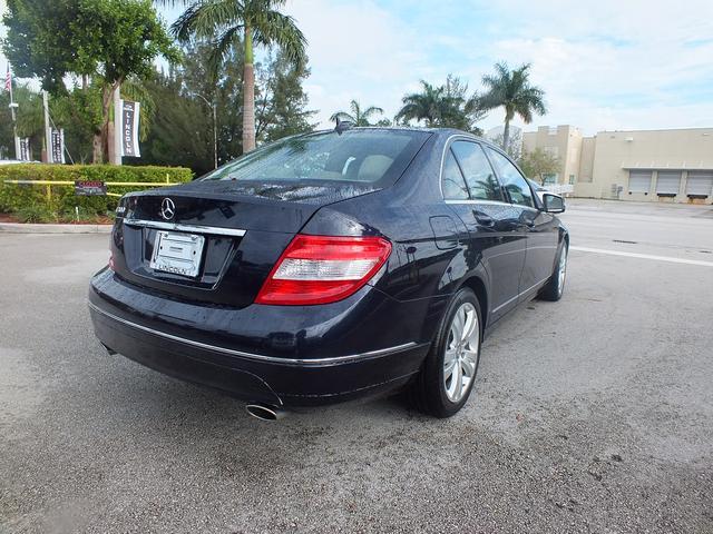 Mercedes-Benz C-Class 2010 photo 32