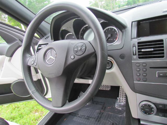 Mercedes-Benz C-Class 2WD Crew Cab 143.5 LTZ Sedan