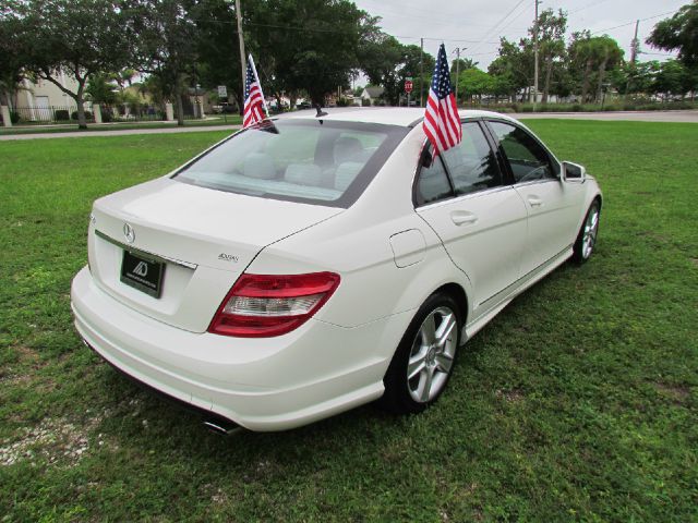 Mercedes-Benz C-Class 2010 photo 10