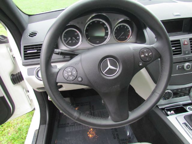 Mercedes-Benz C-Class 2010 photo 11