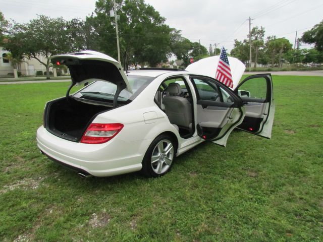 Mercedes-Benz C-Class 2010 photo 14