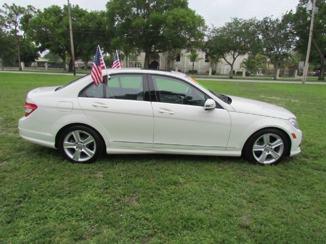 Mercedes-Benz C-Class 2010 photo 26