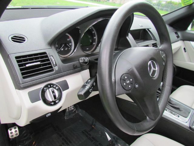 Mercedes-Benz C-Class 2010 photo 29