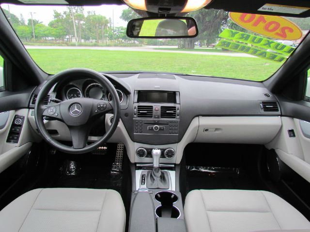 Mercedes-Benz C-Class 2010 photo 35