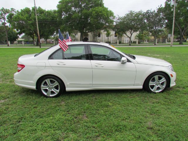 Mercedes-Benz C-Class 2010 photo 48