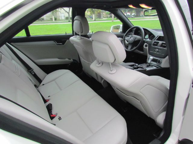 Mercedes-Benz C-Class 2010 photo 52