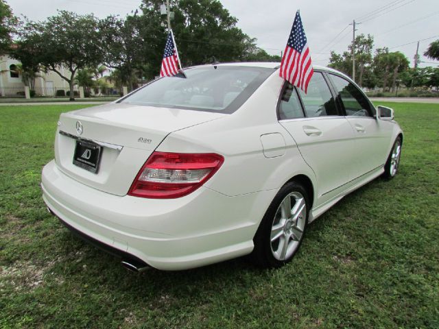 Mercedes-Benz C-Class 2010 photo 56