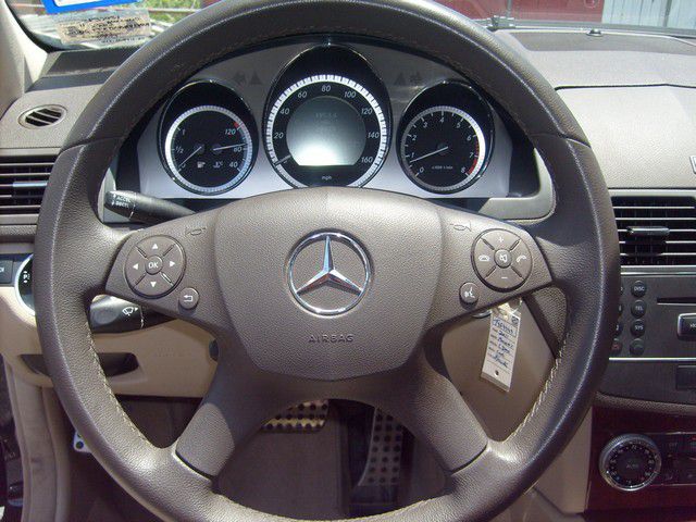 Mercedes-Benz C-Class 2011 photo 21