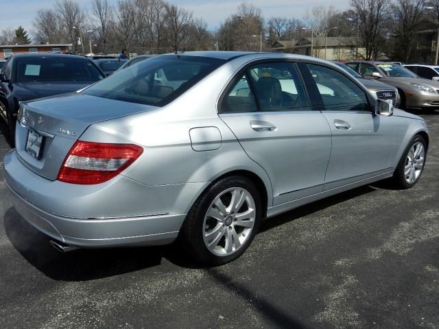 Mercedes-Benz C-Class 2011 photo 4