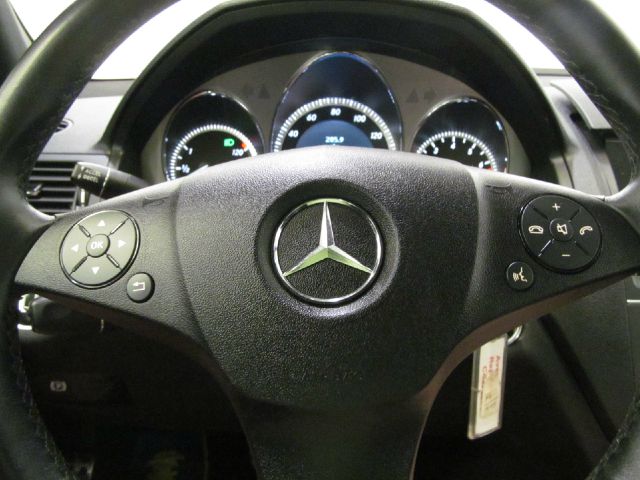 Mercedes-Benz C-Class 2011 photo 17