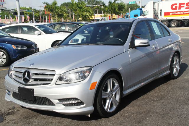 Mercedes-Benz C-Class 2011 photo 2