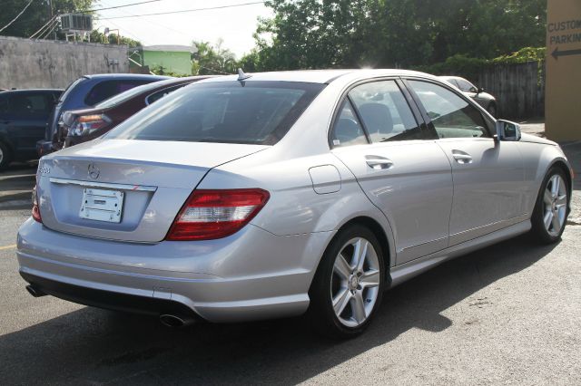 Mercedes-Benz C-Class 2011 photo 21