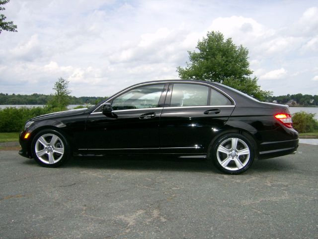 Mercedes-Benz C-Class 2011 photo 2