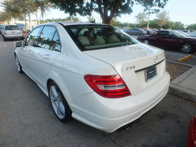 Mercedes-Benz C-Class 2012 photo 3