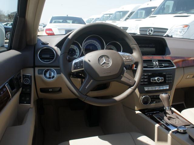 Mercedes-Benz C-Class 2013 photo 6