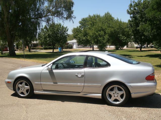 Mercedes-Benz CLK-Class 2000 photo 14