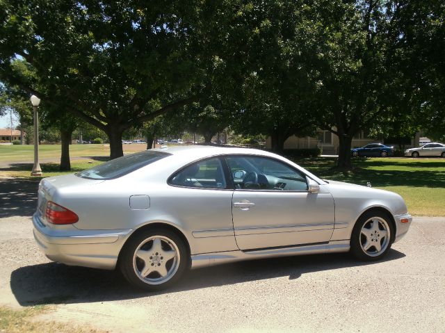 Mercedes-Benz CLK-Class 2000 photo 18