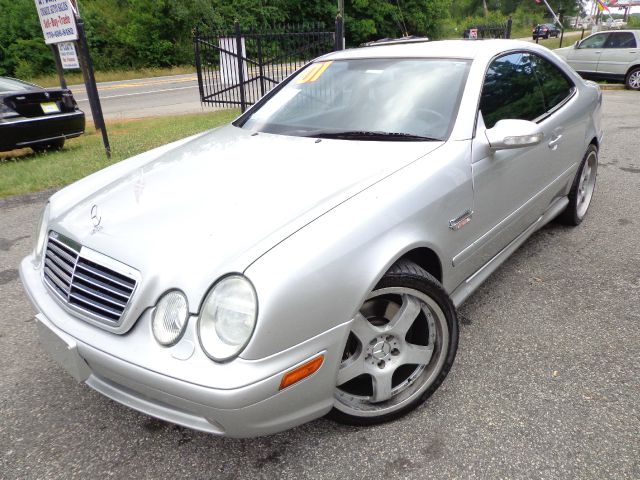 Mercedes-Benz CLK-Class 2001 photo 32