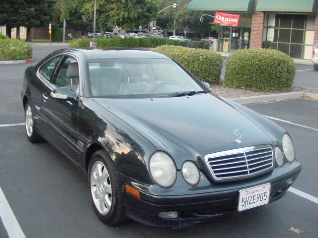 Mercedes-Benz CLK-Class 2001 photo 4