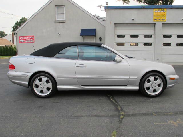 Mercedes-Benz CLK-Class 2dr Touring Cpe Convertible