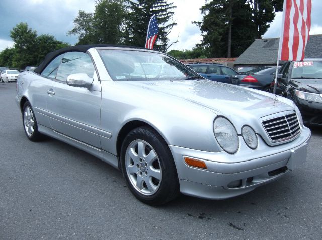 Mercedes-Benz CLK-Class 2001 photo 2