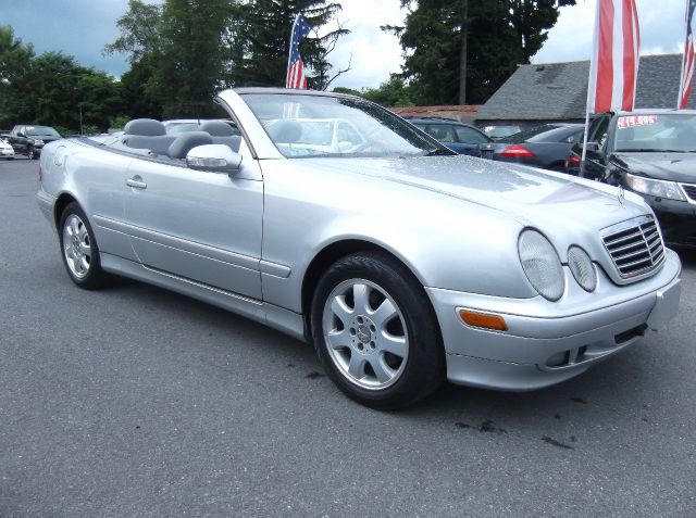 Mercedes-Benz CLK-Class 2001 photo 3