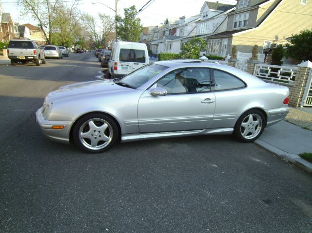 Mercedes-Benz CLK-Class 2001 photo 1