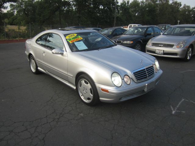 Mercedes-Benz CLK-Class 2001 photo 3