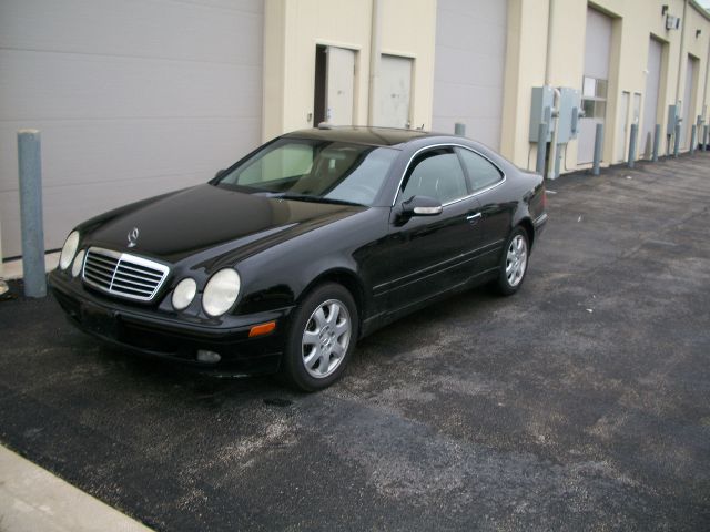 Mercedes-Benz CLK-Class 2001 photo 2