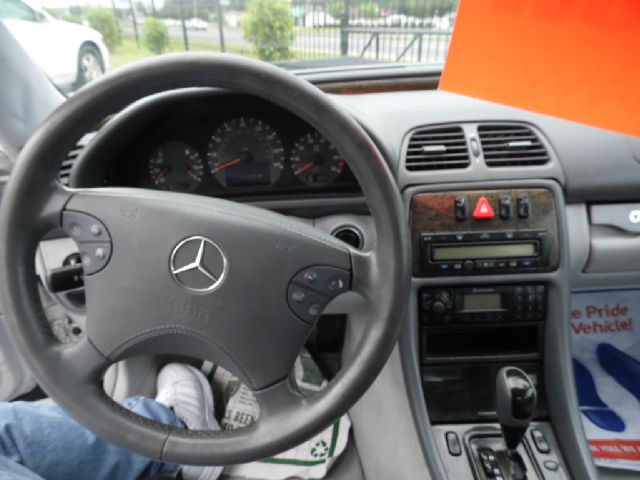 Mercedes-Benz CLK-Class 2002 photo 1