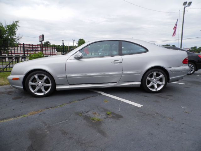 Mercedes-Benz CLK-Class 2002 photo 3