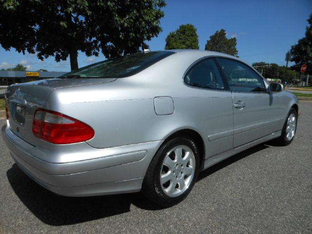 Mercedes-Benz CLK-Class 2002 photo 2