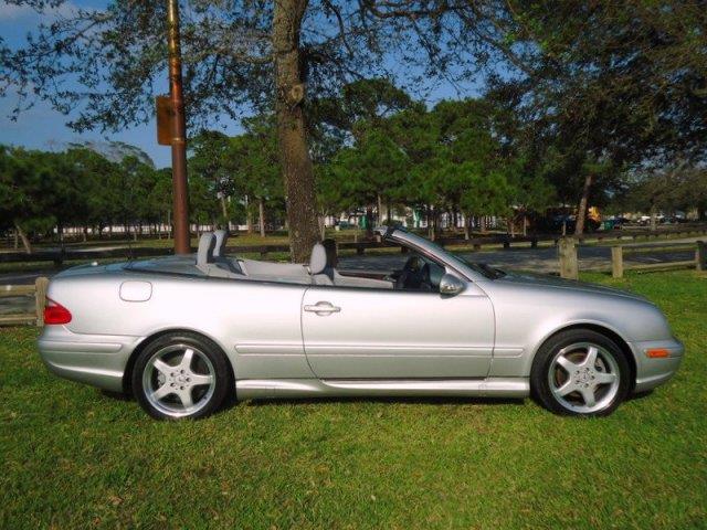 Mercedes-Benz CLK-Class 2002 photo 1